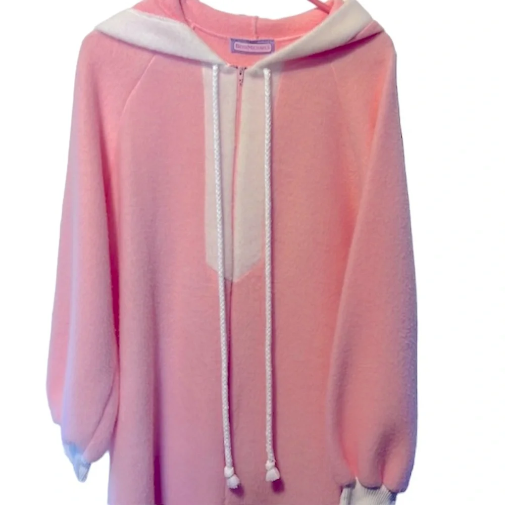 Vintage Cozy Fluffy Pink and White Hooded Bathrobe with Side Pocket. Size=Medium